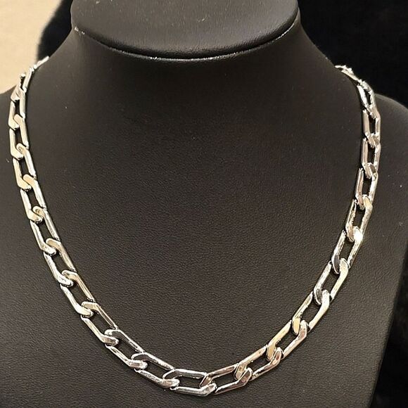 On 34th Chain Link Collar Necklace - Picture 4 of 7